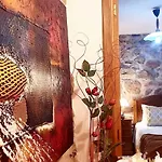 別荘 Charming House In With Terrace And Parking Included