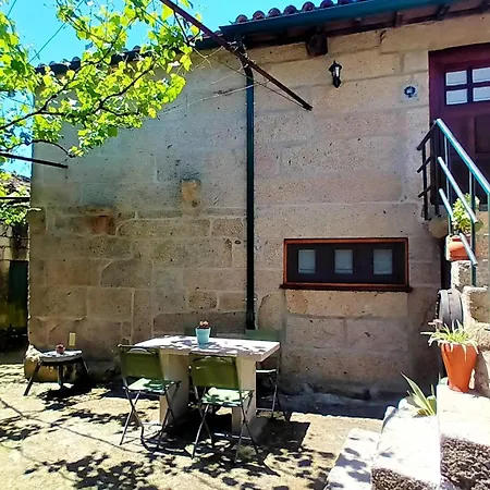 Charming House In With Terrace And Parking Included Prázdninový dům Lindoso