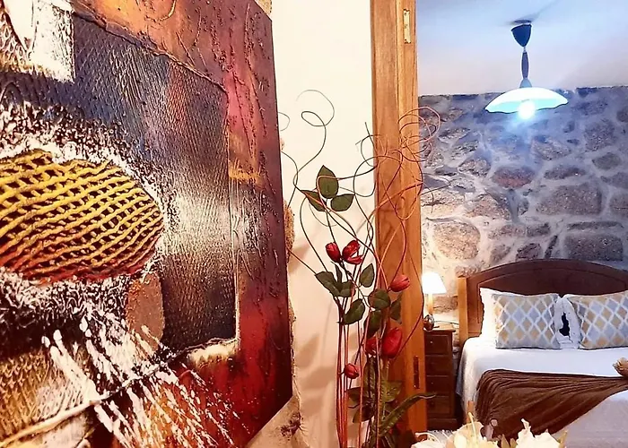 Дом отдыха Charming House In With Terrace And Parking Included