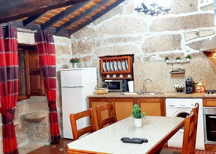 Дом отдыха Charming House In With Terrace And Parking Included *